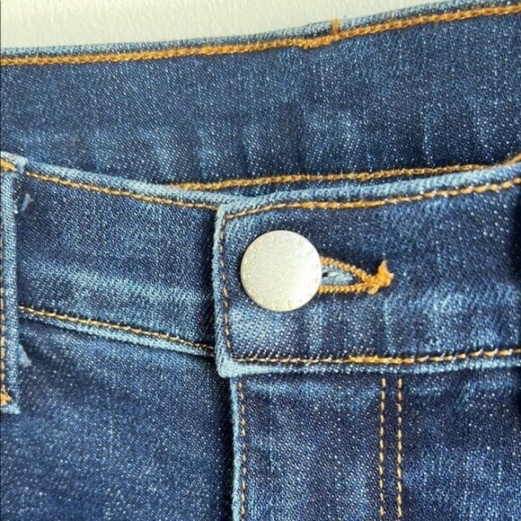 L'AGENCE Straight Leg Jeans - 4/6 - Picture 4 of 7